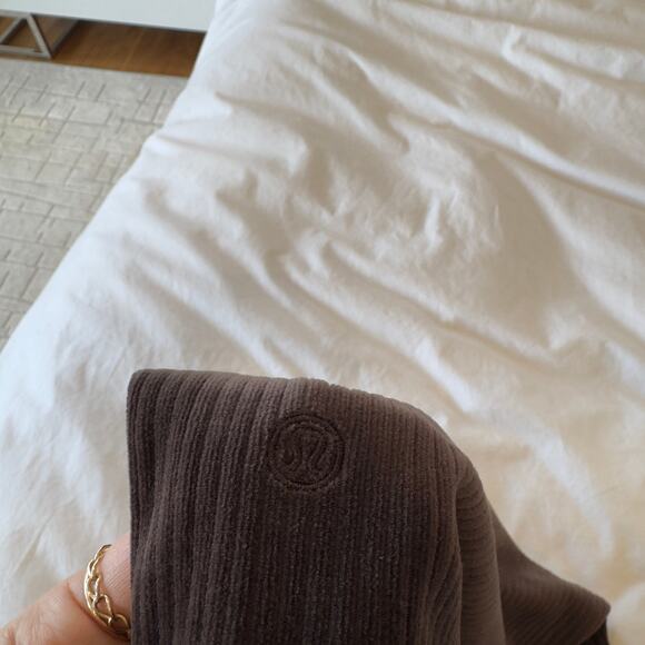 Lululemon Scuba Mid-Rise Wide-Leg Pant *Velvet Cord Espresso Size 6 - Picture 3 of 6